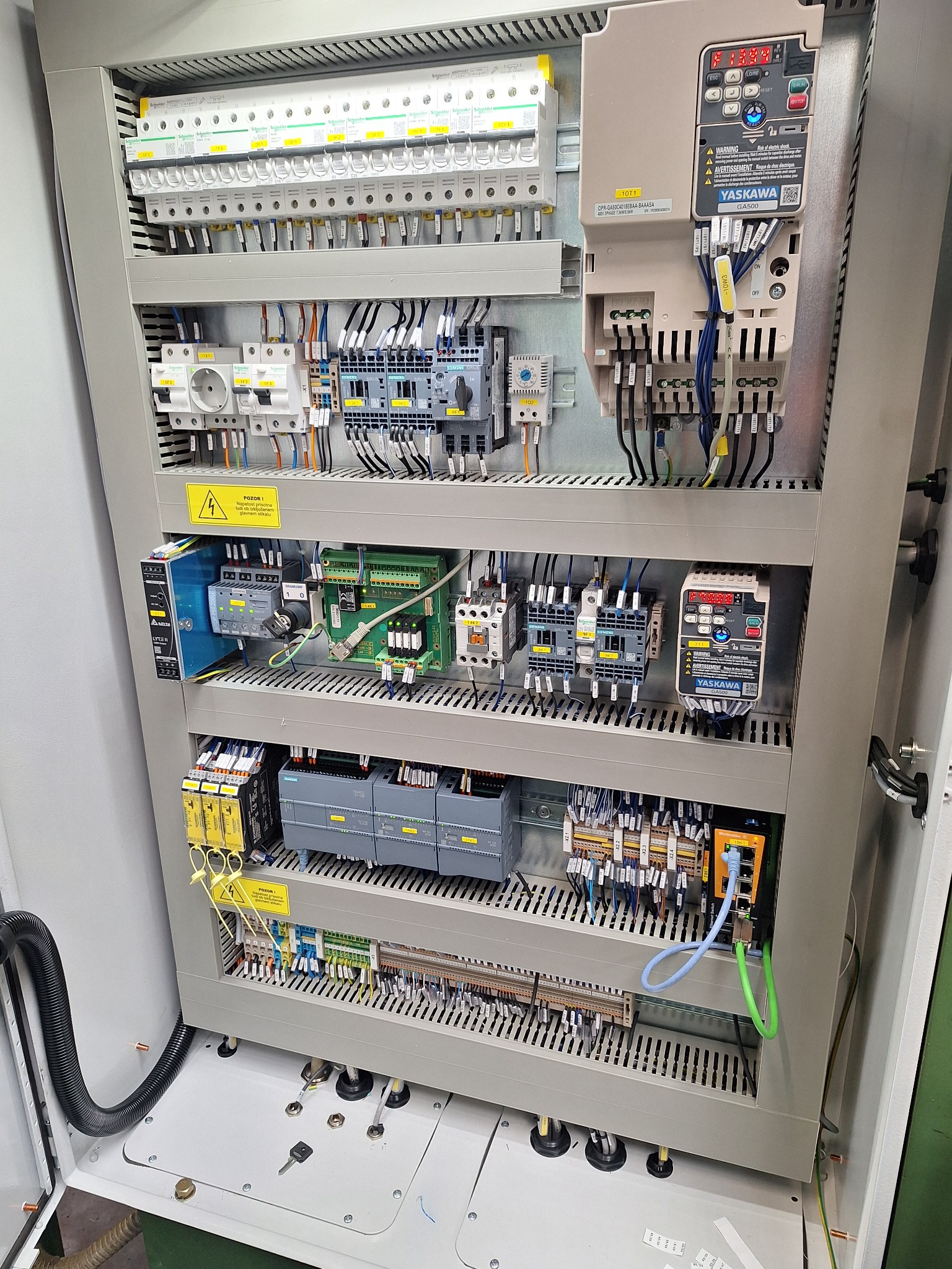 Elektro omara z Yaskawa pogoni in Siemens krmiljenjem